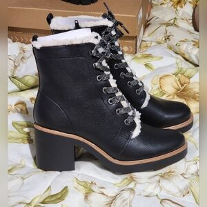 LifeStride Women's Rhodes Cozy Ankle Boot Size 9